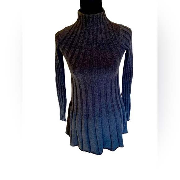 Anthropologie Sweaters - Anthropologie Gray Sweather